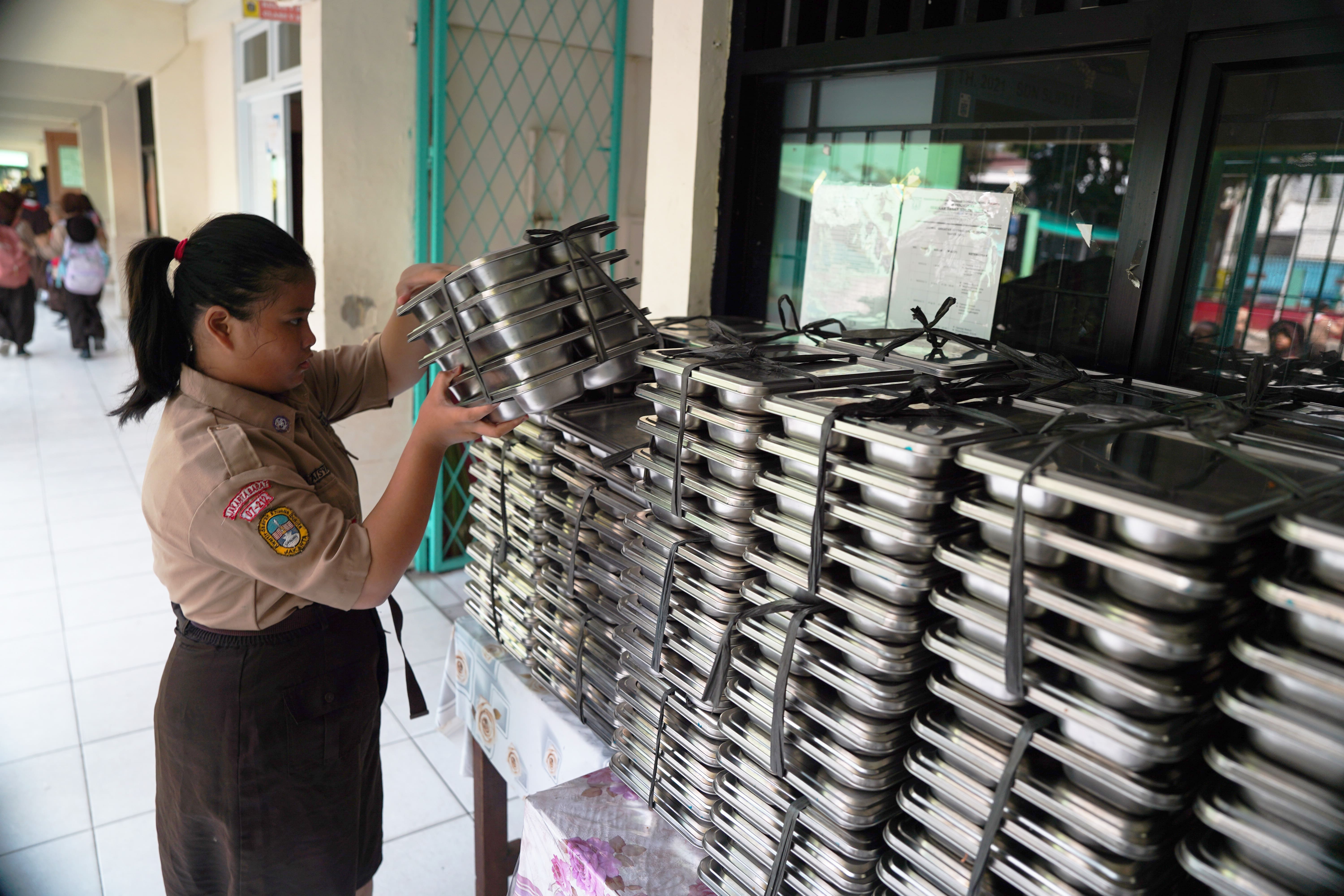 BGN Coret 76 Sekolah di Jawa dari Penerima Makan Bergizi